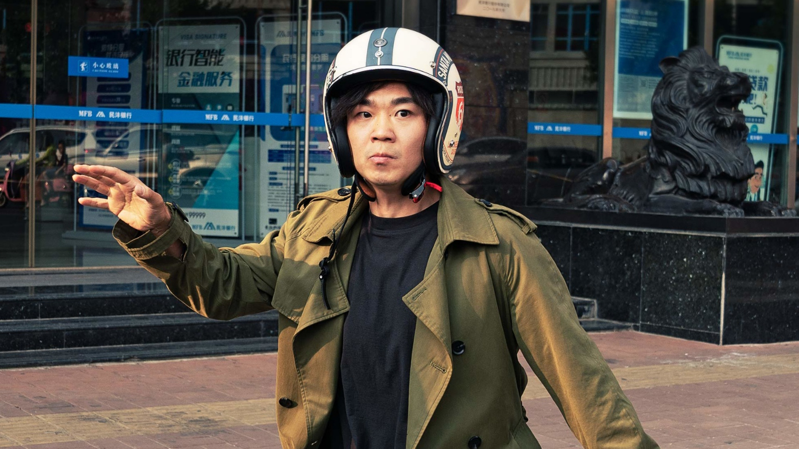 《大赢家》:人生难得合法抢银行,出道12年的大鹏这次太较真